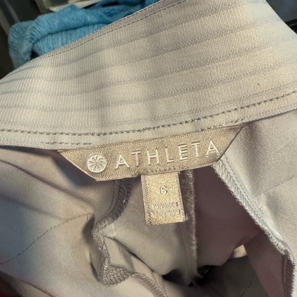 Athleta crop with side leg vent - Picture 4 of 7